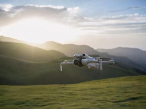 DJI Mini 4 Pro Folding Drone with RC 2 (With Screen) Fly More Combo: 4K HDR Video, Under 249g - Image 7